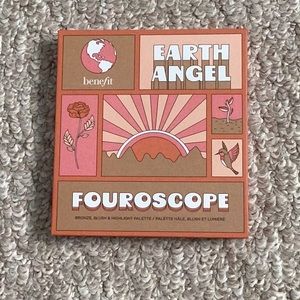 Fouroscope Earth Angel Bronzer, Blush and Highlighter Palette. Used only once